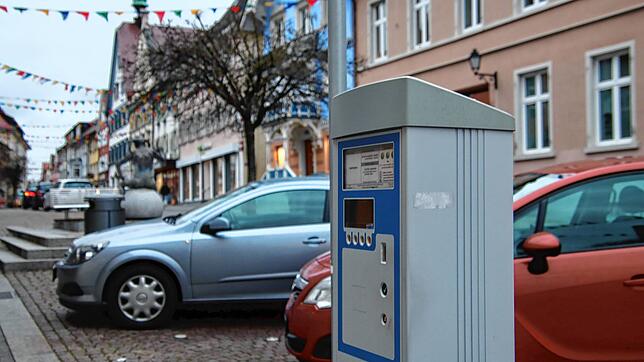 Ein Parkscheinautomat in der Stockacher Oberstadt. Der Parkverein ermöglicht hier 30 Minuten kostenloses Parken.