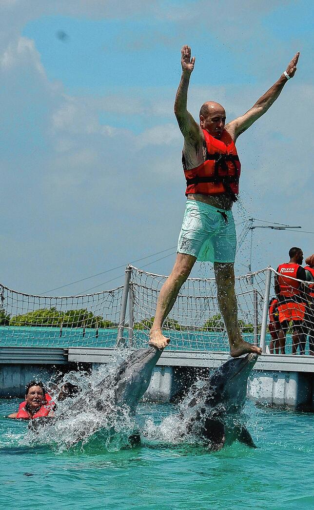 Der Traum in Kuba war mit den Oltimerfahren,und mit den Delphinen schwimmen. Foto: Ingrid Keller
