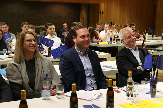 Ebenfalls zu Gast waren der Bundestagsabgeordnete Felix Schreiner (Mitte) mit Ehefrau Ann-Kathrin sowie der leitende Kriminaldirektor ...