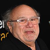 Danny DeVito spielt in "Dumbo" den Zirkusdirektor.