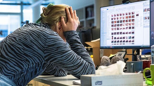 Arbeiten, bis nach Feierabend: Darf der Chef die Angestellten zu Überstunden zwingen?