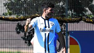 Frederik Edbauer beim Torjubel im Spiel gegen die SG Dettingen-Dingelsdorf. Der Stürmer möchte in seinem Team vorangehen.