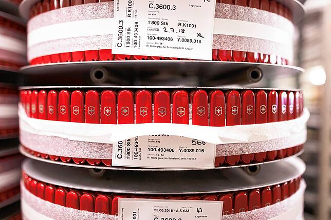 Griffplatten für Taschenmesser, aufgenommen am 10.07.2018 im Victorinox-Werk in Ibach in der Schweiz. (Archivbild)