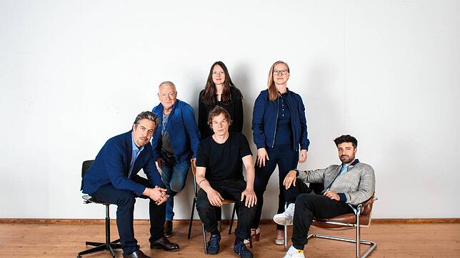 Das Basler Leitungsteam mit (v. li.): Benedikt von Peter, Richard Wherlock,  Inga Schonlau, Jörg Pohl, Anja Dirks und Antú Romero Nunes.