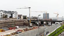 Die Elefantenbrücke über die A81 zwischen Sindelfingen und Böblingen wird zum Teil abgerissen, weil die Autobahn erweitert wird.