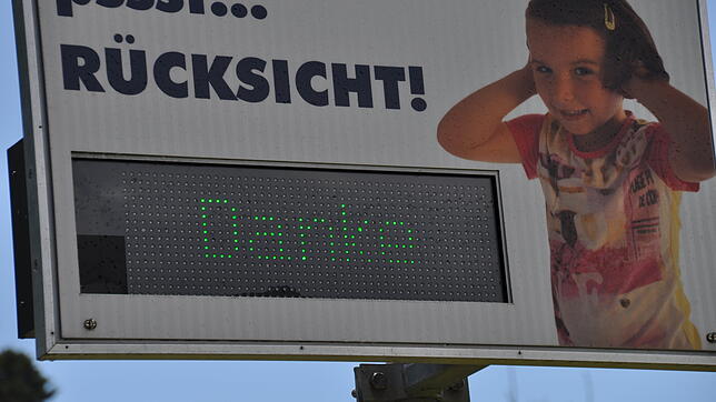 In der Gemeinde Todtmoos wurde ein Gerät aufgestellt, das die Lautstärke gemessen hat. Wer korrekt unterwegs war, sah ein Danke. Solche ...