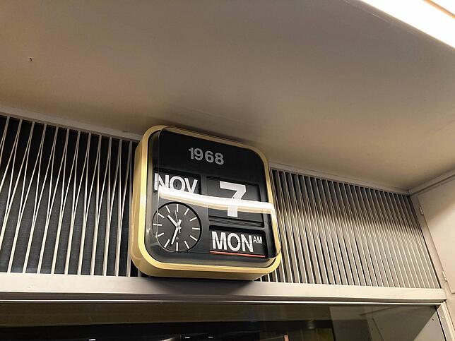 Die Uhr zeigt: Hier aufzunehmen kommt einer Zeitreise gleich. Mit dem Datum hat es eine besondere Bewandtnis. „1968 wurde das ...