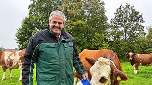 Die Mais-, Getreide und Grünland-Ernte war laut Oswald Tröndle, Kreisvorsitzender des BLHV, hier auf seinem Hof in Oberweschnegg, 2025 ...