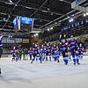 Versöhnlicher Abschied: Die Schwenninger Eishockey-Profis bedanken sich nach dem 5:3-Sieg gegen München bei ihren Fans für den ...