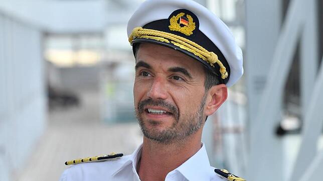Florian Silbereisen schippert mit dem "Traumschiff" um die Welt. Um seiner Rolle gerecht zu werden, darf eine Sache allerdings nicht zu ...