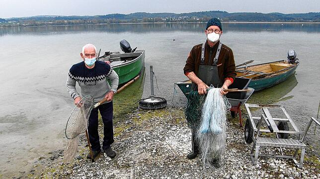 Die Berursfischer bilanzieren erneut Rückgänge bei den Fängen. Stefan Riebel (rechts), Vorsitzender des Fischereivereins Untersee und ...