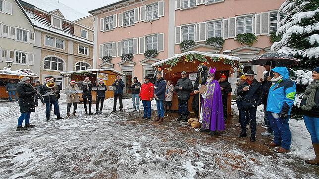Bild : Lichterglanz und Mandelduft: So schön war der Engener Weihnachtsmarkt