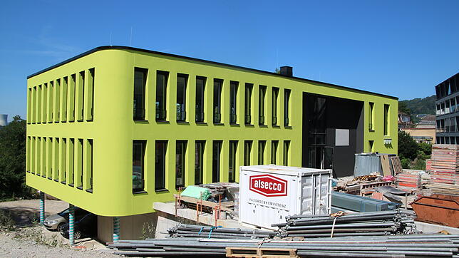Das neue Gesundheitszentrum der AOK Hochrhein-Bodensee in Waldshut befindet sich noch im Bau, ebenso das künftige Verwaltungsgebäude, ...