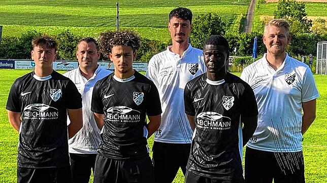 Die Neuzugänge und Trainer (von links): Florian Vöckt, Christian Jaensch (Co-Torwarttrainer), Ali Karaki, Torsten Ruddies (Cheftrainer), ...