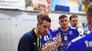 Trainer Jürgen Herr (links) freut sich auf die Spielzeit in der Handball-Regionalliga mit seinem TuS Steißlingen.