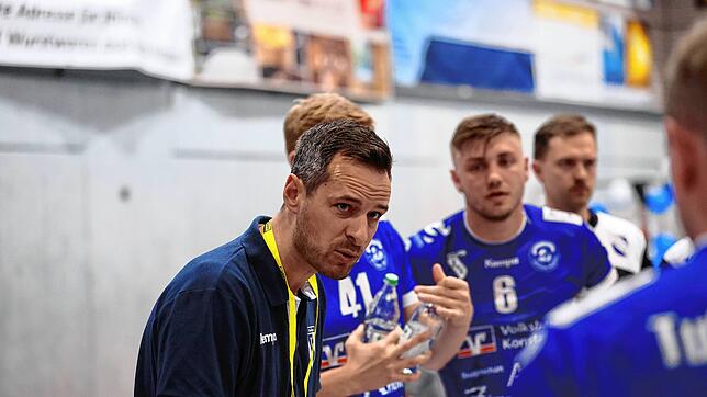 Trainer Jürgen Herr (links) freut sich auf die Spielzeit in der Handball-Regionalliga mit seinem TuS Steißlingen.