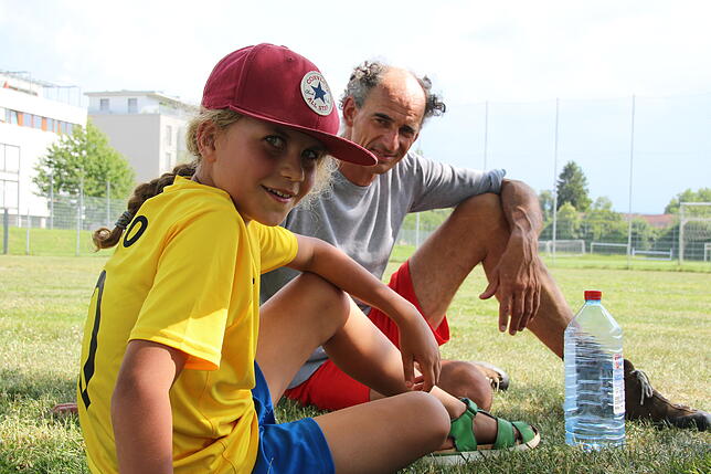 Ein eingespieltes Team auf und abseits des Fußballplatzes: Mimjo Baier-Waldmann (vorne) und Henning Brockmann treffen sich seit etwa ...