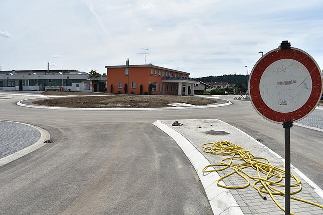 Noch ist der Lottstetter Kreisel gesperrt. Am Montag, 2. September, wird er um 17&nbsp;Uhr für den Verkehr freigegeben.