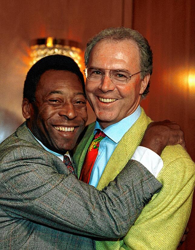 Kollegen, Kontrahenten und Freunde: Franz Beckenbauer (rechts) und das brasilianische Fußball-Idol Pele im März 1996.