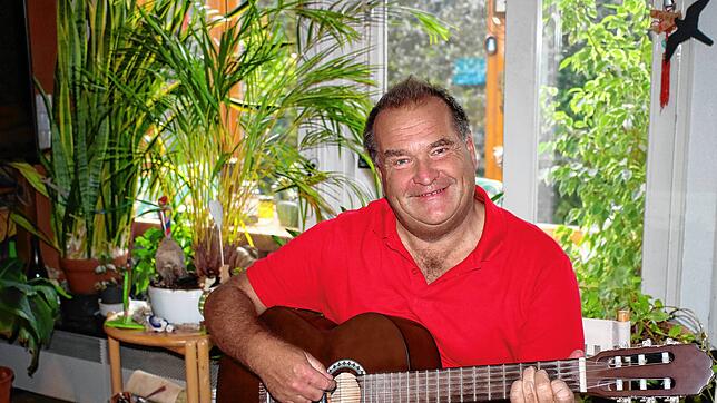 Vor 25 Jahren hat Musik-Allrounder Gottfried Hummel eine Musikschule ins Leben gerufen, in der jeder – egal welchen Alters – ein ...
