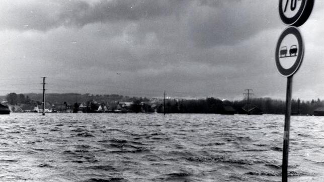 Blick von der B&nbsp;27 auf Allmendshofen: Was erscheint wie das Bild einer Stadt an der Meeresküste ist der Donaueschinger Stadtteil ...