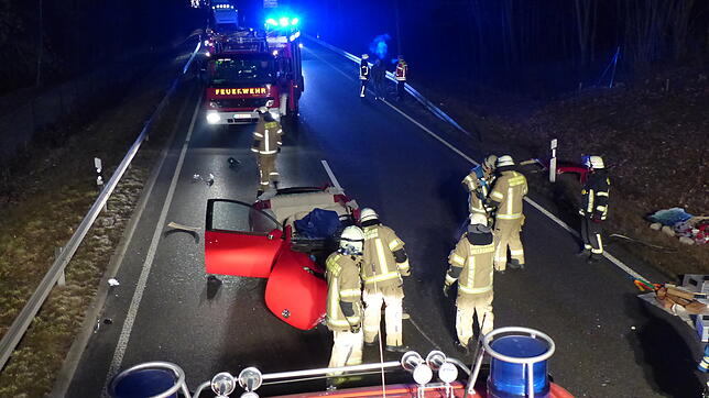Die Autofahrerin ist aus bislang ungeklärter Ursache in den Gegenverkehr geraten.