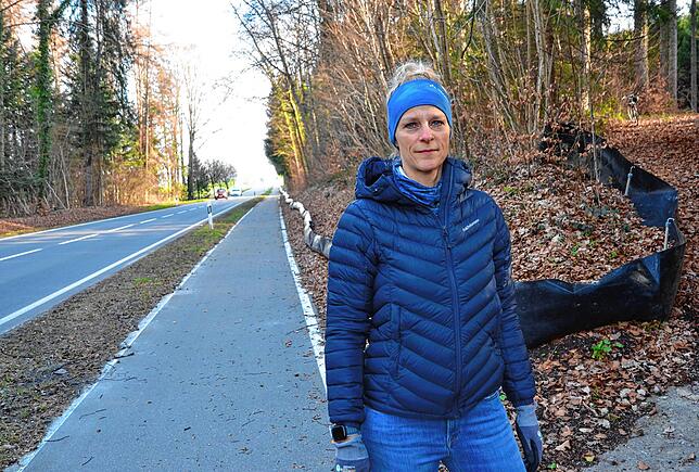 Bibiane Brauchle lässt sich vom Rückgang der Kröten nicht beirren. Sie hilft den Tieren zusammen mit ihrem Sohn immer dienstags über die ...