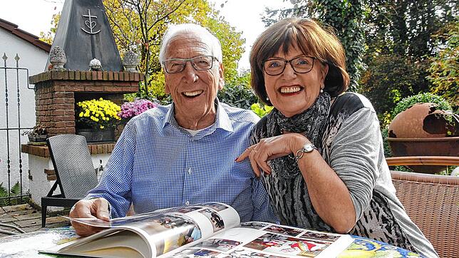 Ein Fotobuch mit Erinnerungen an ihre Reisen nach Peru: Wolfgang Bangert aus Überlingen am Ried hat sich in vielen Bereichen engagiert, ...