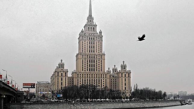 Prachtbau im Zuckerbäckerstil: Das Hotel Ukraina in Moskau, das heute zur Radisson-Kette gehört. Bild: dpa