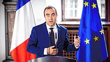 Premier Sébastien Lecornu, damals Verteidigungsminister von Frankreich, gibt am 24.07.2025 im historischen Rathaus von Osnabrück ein ...