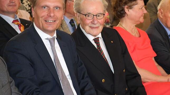 Hermann Schwörer, ehemaliger Bundestagsabgeordneter, ist Ende vergangener Woche mit 95 Jahren gestorben. Der jetzige ...