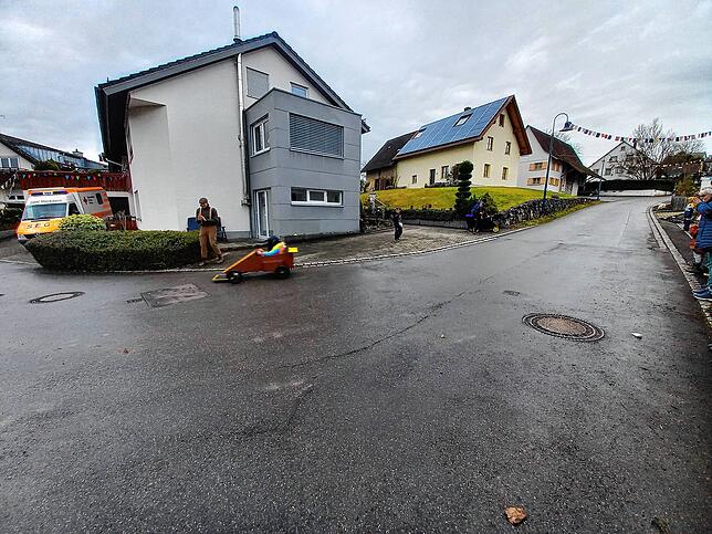 Bild 9: So rasant ging es beim Kärrelerennen in Hepbach zu