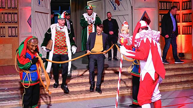 Bild : Karl Lauterbach vor dem Narrengericht Stockach: Die ersten Bilder
