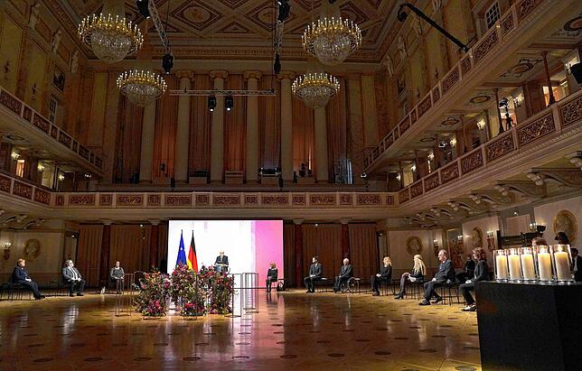 Die Spitzen der deutschen Verfasssungsorgane versammeln sich zum Gedenken an die Verstorbenen in der Corona-Pandemie im Konzerthaus in ...