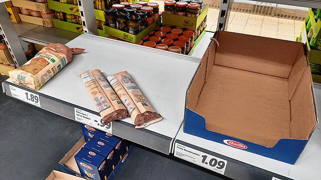 Immer wieder kommt es zu Hamsterkäufen in VS-Supermärkten: Hier fehlen die Nudeln.