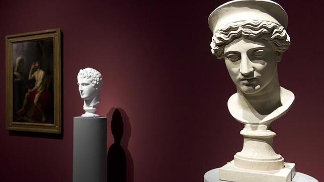 Die Kunsthalle Würth zeigt verborgene Schätze aus Wien – vorn der Teilabguss einer Kolossalstatue (um 200 vor Christus).