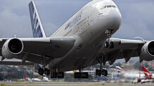 Eine Demonstration seiner Größe zeigte der Doppelstock-Airbus A380 auch in Sidney 2007 (hier beim Start). Damals war man noch ...