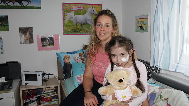 Jana (11) und ihre Mutter Heike Hofmeister (38) wohnen in einer Mietwohnung in einem Sigmaringer Neubaugebiet.