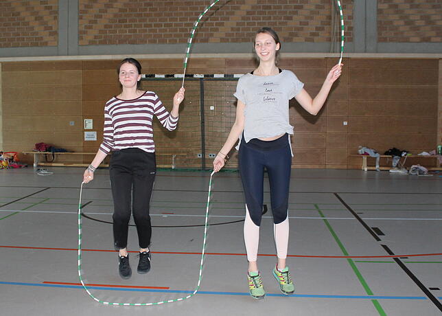 Anica Nagel (links) und Marie Ohlsen springen im Wheel. Das gemeinsame Springen in zwei Seilen erfordert viel Konzentration.