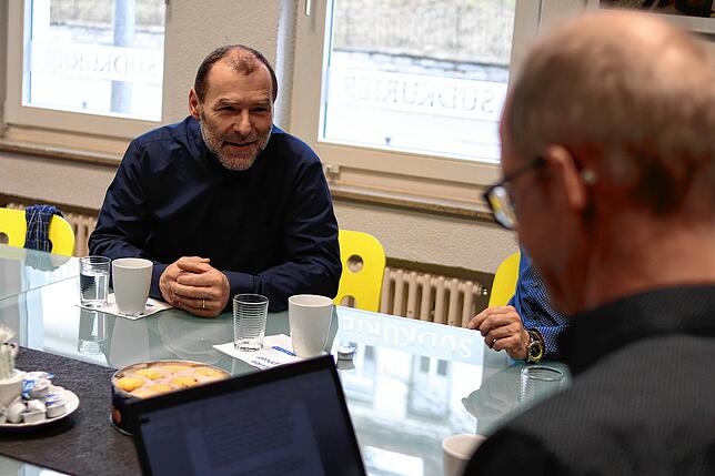 Jürgen Mattmann, Schulleiter an der Gemeinschaftsschule, beim Interviewtermin in der Lokalredaktion des SÜDKURIER.