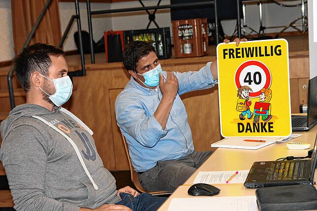 Freiwillig 40 &ndash; ob das bei den Verkehrsteilnehmern, die etwas zu eilig auf der Ortsdurchfahrt Indlekofen unterwegs sind, was ...