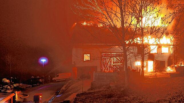 Die Ursache für den Brand in einem Bauernhof in Ewattingen ist noch ungeklärt.