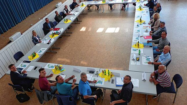 In Moos sprachen Vertreter des Landwirtschaftsministeriums und des Regierungspräsidiums Freiburg mit Gemüsebauern über deren Zukunft.