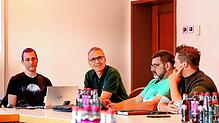 Revierleiter Stefan Schultis und der neue stellvertretende Forstamtsleiter Matthias Schupp stellen die Ergebnisse des Vorjahres vor und ...