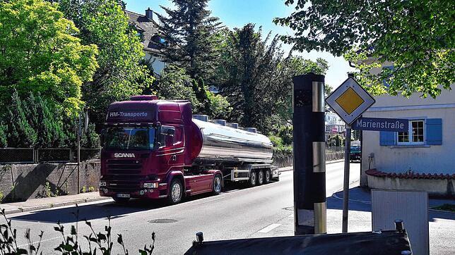 Der Blitzerturm in der Ravensburger Straße ist &bdquo;beliebt&ldquo; bei Schnellfahrern: Fast 14&nbsp;000 Mal löste seine Kamera 2019 aus.
