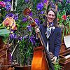 Bettina Gräfin Bernadotte inmitten von Musikinstrumenten und Orchideen. Die Mainau-Geschäftsführerin freut sich über den Start ins ...