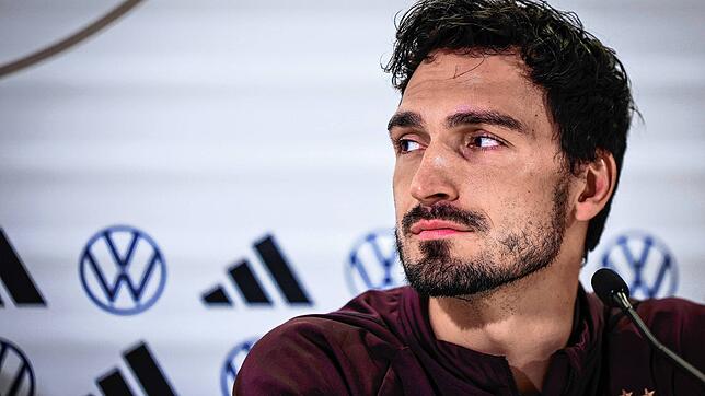 Mats Hummels im November 2023 vor dem Länderspiel gegen Österreich in Wien, das die deutsche Nationalmannschaft mit 2:0 verlor. Bei der ...