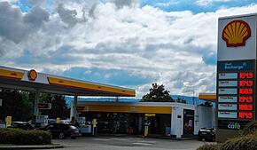 Ein 24-jähriger Tankstellen-Mitarbeiter hat am 2. April auf einen Kunden der Tankstelle in Dogern eingestochen. Dafür muss er sich wegen ...