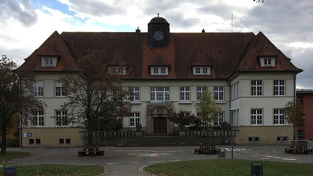 Die alte Hebelschule ist ein energetischer Problemfall. Bevor hier in eine neue Pelletheizung investiert wird, müsse über eine ...