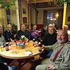 Die Stammtischgäste genießen den Feierabend im &bdquo;Rössle&ldquo; in Bühl. Die Kultgaststätte hat derzeit an zwei Tagen in der Woche ...